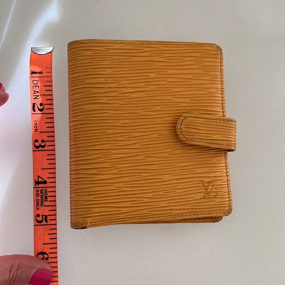 Louis Vuitton Epi Wallet - Picture 10 of 10